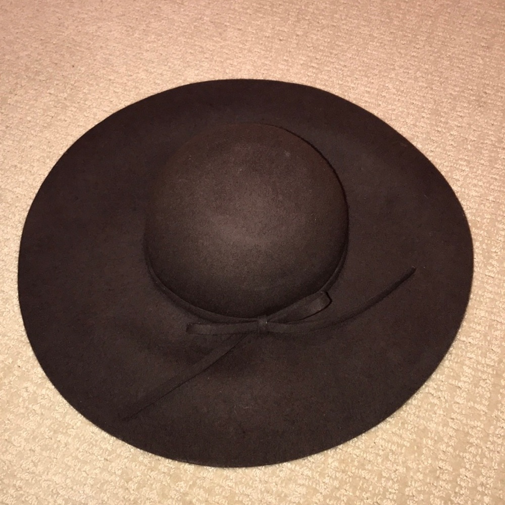 Floppy brown hat